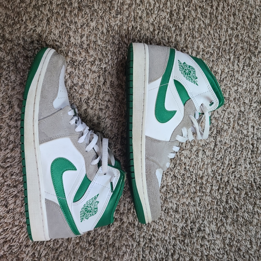Nike Air Jordan 1 Mid SE